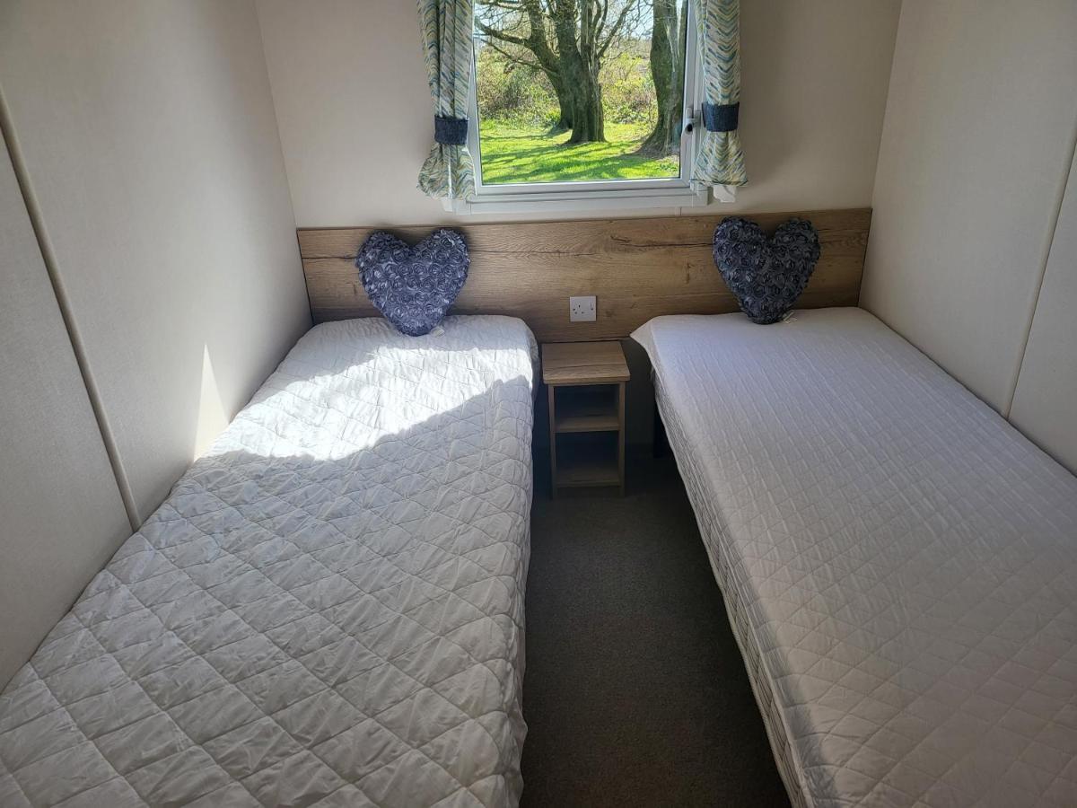 Blackmoor Farm - Caravan 6 Apartment Ludchurch Exterior photo